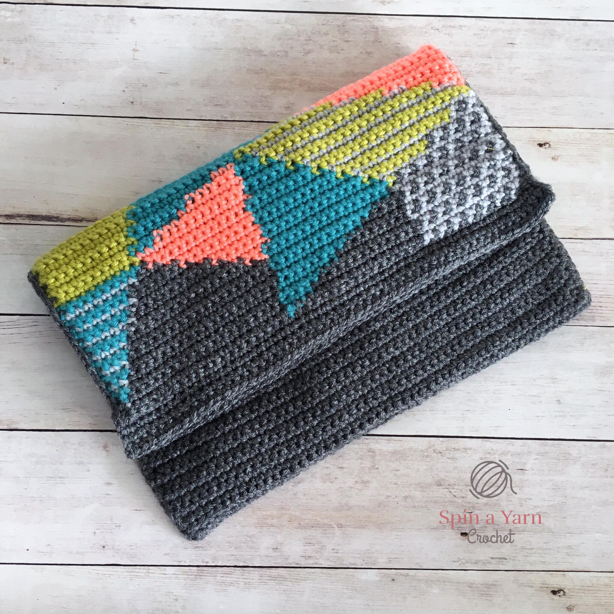 Chevron Fold Over Clutch: Free Tapestry Crochet Pattern